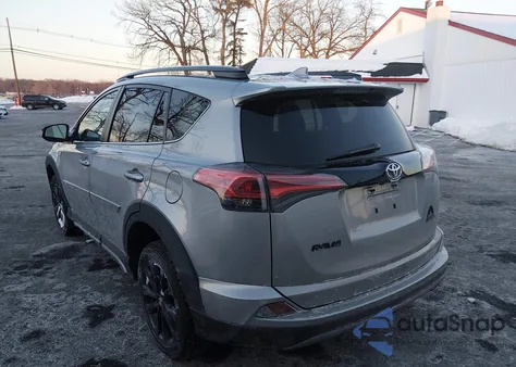 2018 Toyota Rav4 Adventure из США, поврежденный, VIN 2T3RFREV3JW843587